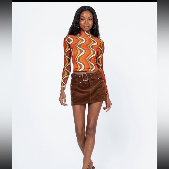 NWT PRINCESS POLLY- SIZE 4  Sheer retro pattern turtle neck - Picture 2 of 4